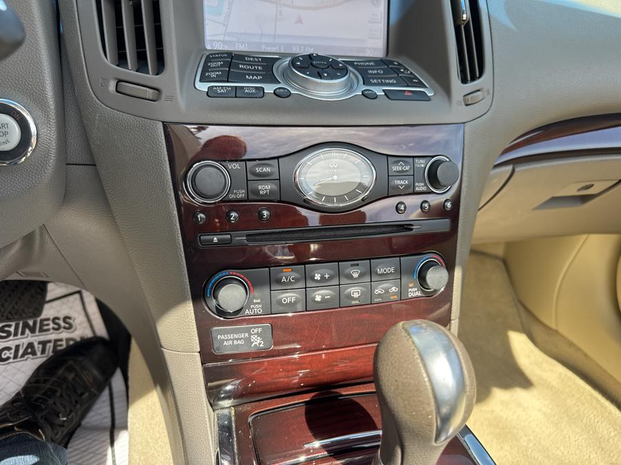 2011 Infiniti Legend photo