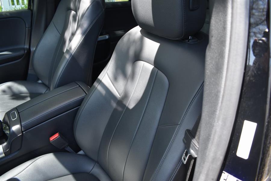 2020 Mercedes-Benz GLB GLB 250 photo