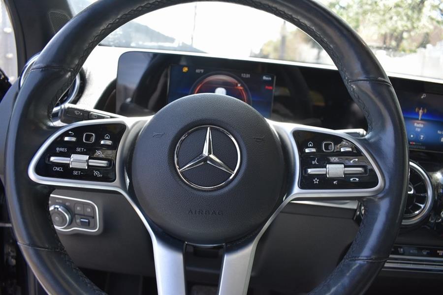 2020 Mercedes-Benz GLB GLB 250 photo