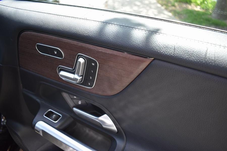 2020 Mercedes-Benz GLB GLB 250 photo