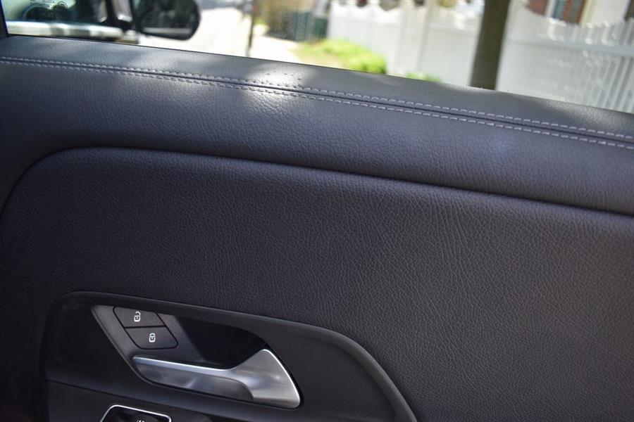 2020 Mercedes-Benz GLB GLB 250 photo