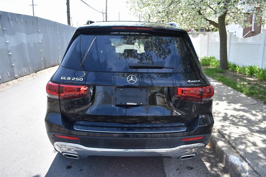 2020 Mercedes-Benz GLB GLB 250 photo