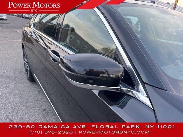 2021 BMW 7-Series 750i xDrive photo