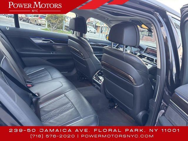 2021 BMW 7-Series 750i xDrive photo