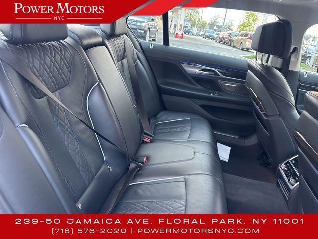 2021 BMW 7-Series 750i xDrive photo