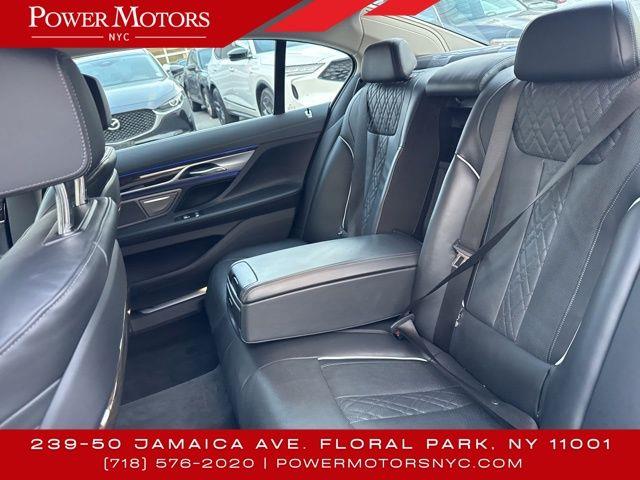 2021 BMW 7-Series 750i xDrive photo