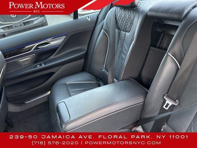 2021 BMW 7-Series 750i xDrive photo