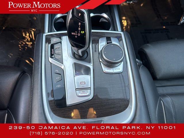 2021 BMW 7-Series 750i xDrive photo