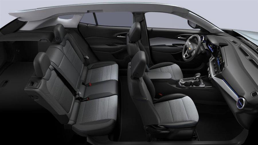 2025 Chevrolet Trax LT photo