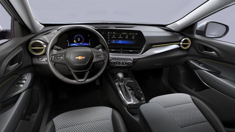 2025 Chevrolet Trax LT photo