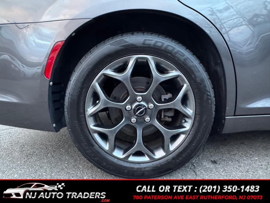2015 Chrysler 300 4dr Sdn 300S AWD photo
