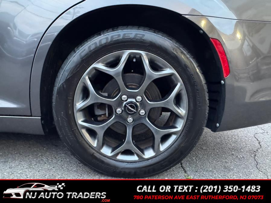 2015 Chrysler 300 4dr Sdn 300S AWD photo