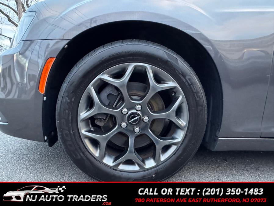 2015 Chrysler 300 4dr Sdn 300S AWD photo