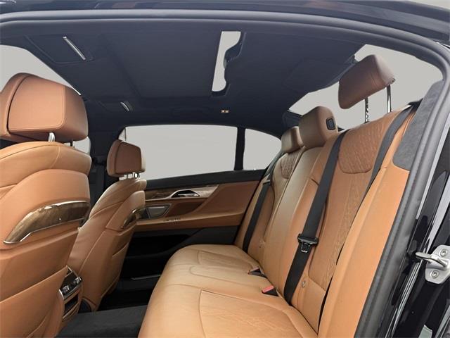 2016 BMW 7-Series 750i xDrive photo
