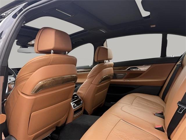 2016 BMW 7-Series 750i xDrive photo