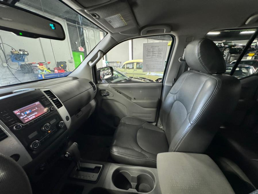 2015 Nissan Frontier 4WD Crew Cab SWB Auto PRO-4X photo