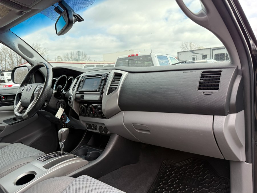 2015 Toyota Tacoma 4WD Double Cab LB V6 AT (Natl) photo