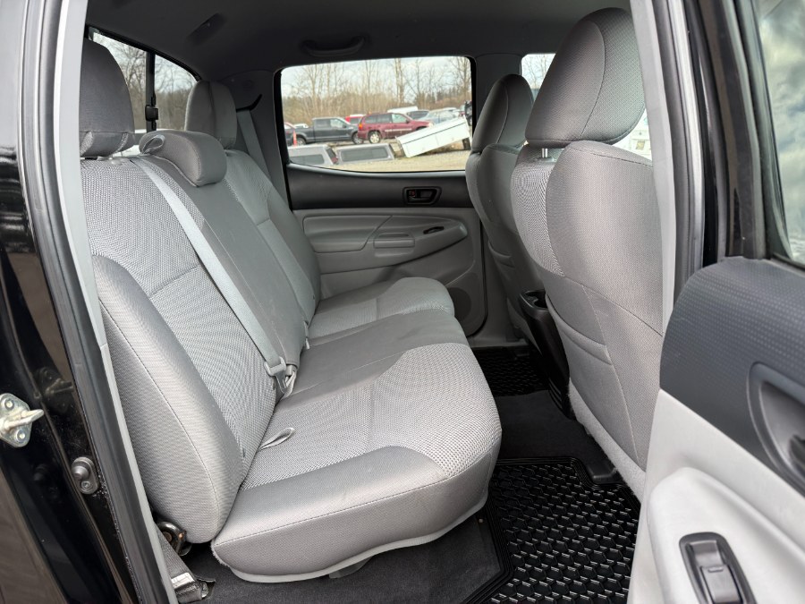 2015 Toyota Tacoma 4WD Double Cab LB V6 AT (Natl) photo