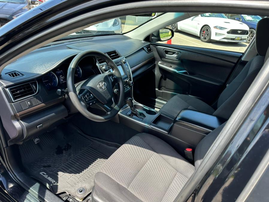 2017 Toyota Camry LE Auto (Natl) photo
