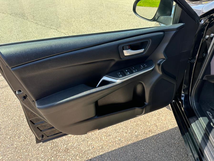 2017 Toyota Camry LE Auto (Natl) photo