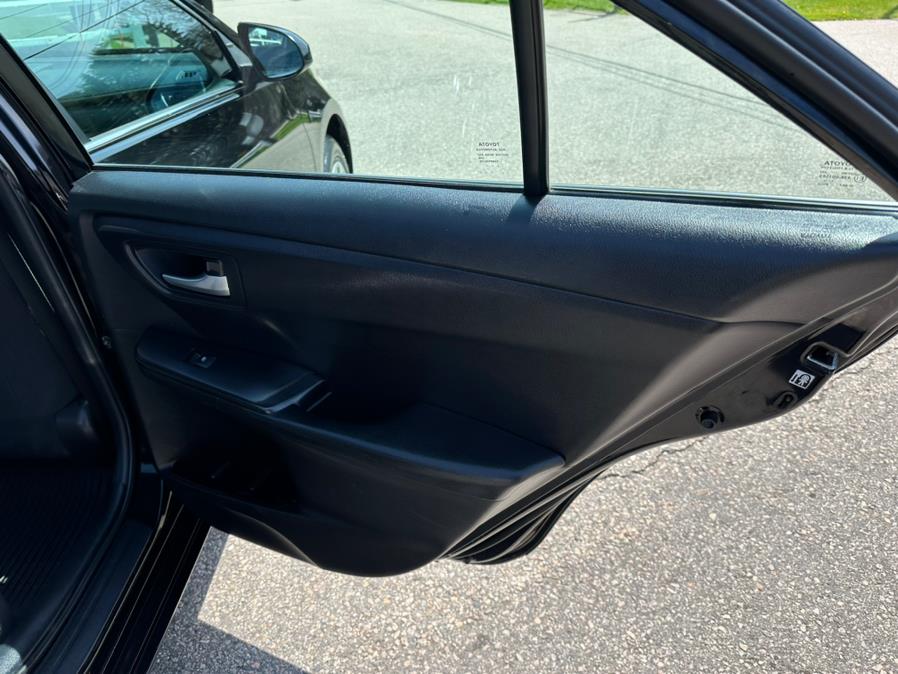 2017 Toyota Camry LE Auto (Natl) photo