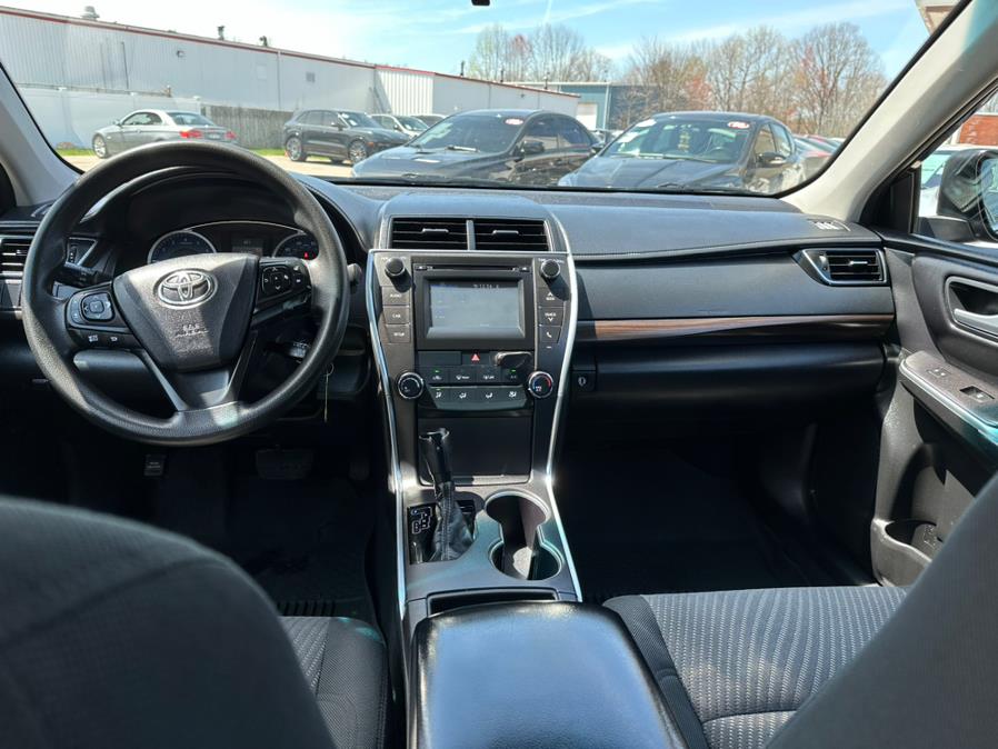 2017 Toyota Camry LE Auto (Natl) photo