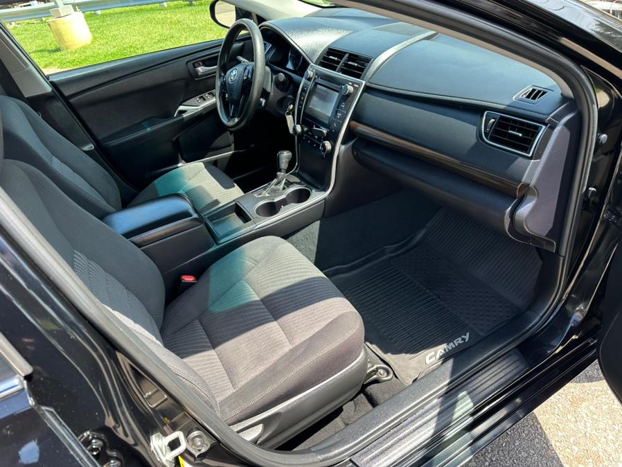 2017 Toyota Camry LE Auto (Natl) photo