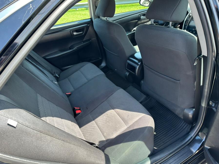 2017 Toyota Camry LE Auto (Natl) photo