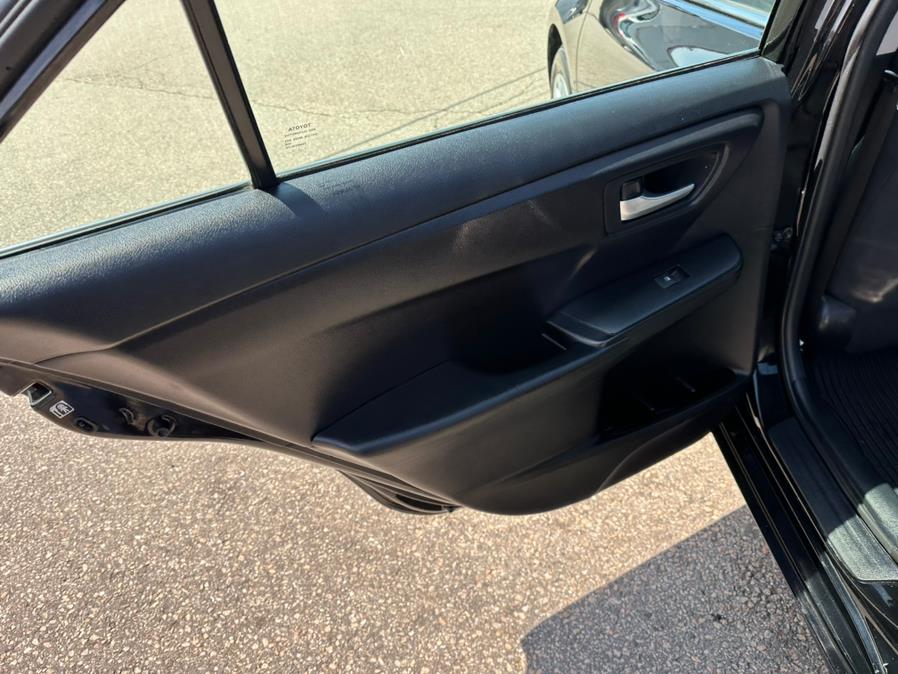 2017 Toyota Camry LE Auto (Natl) photo