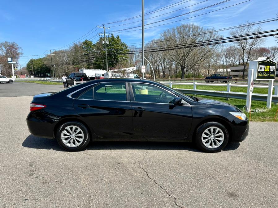2017 Toyota Camry LE Auto (Natl) photo