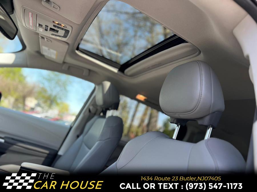 2023 Toyota Sienna XLE FWD 8-Passenger (Natl) photo