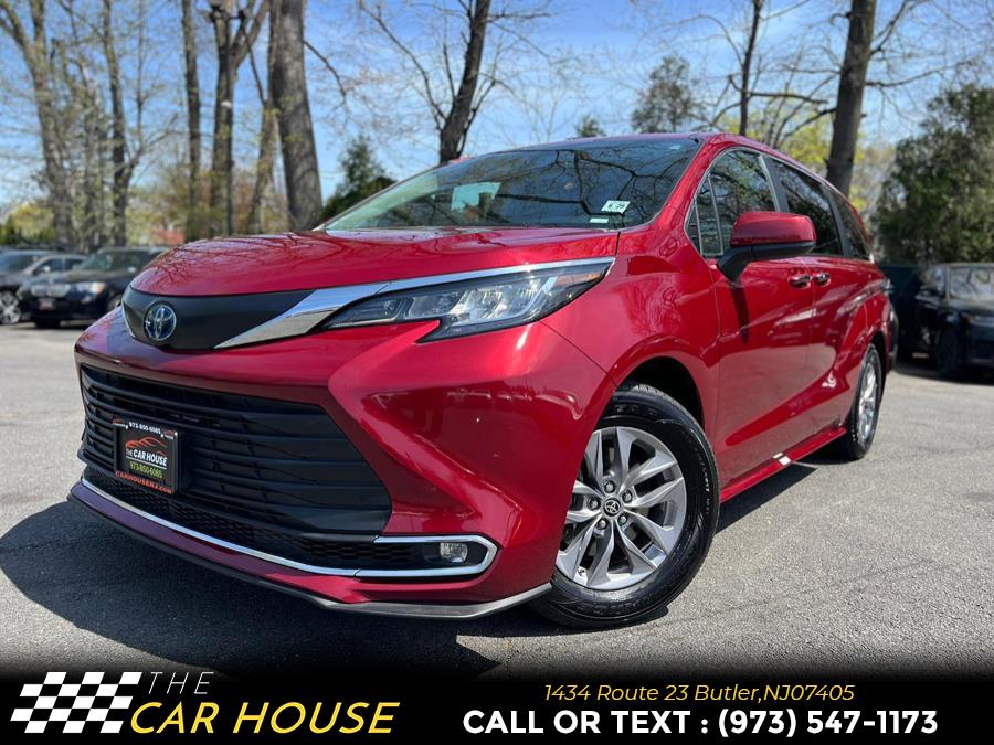 2023 Toyota Sienna XLE FWD 8-Passenger (Natl) photo
