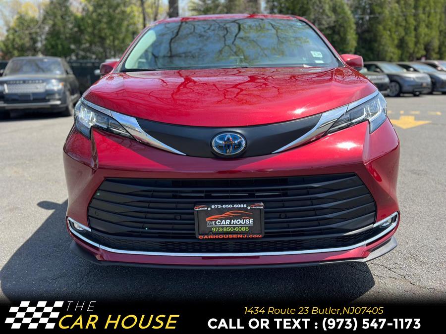 2023 Toyota Sienna XLE FWD 8-Passenger (Natl) photo