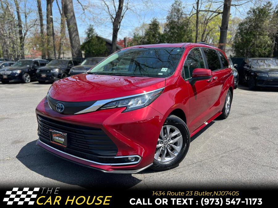 2023 Toyota Sienna XLE FWD 8-Passenger (Natl) photo