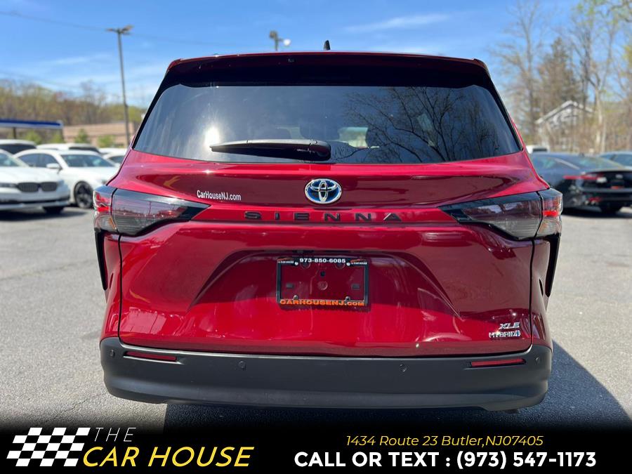 2023 Toyota Sienna XLE FWD 8-Passenger (Natl) photo