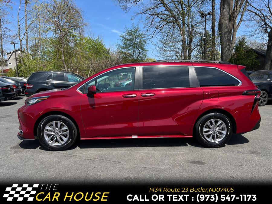 2023 Toyota Sienna XLE FWD 8-Passenger (Natl) photo