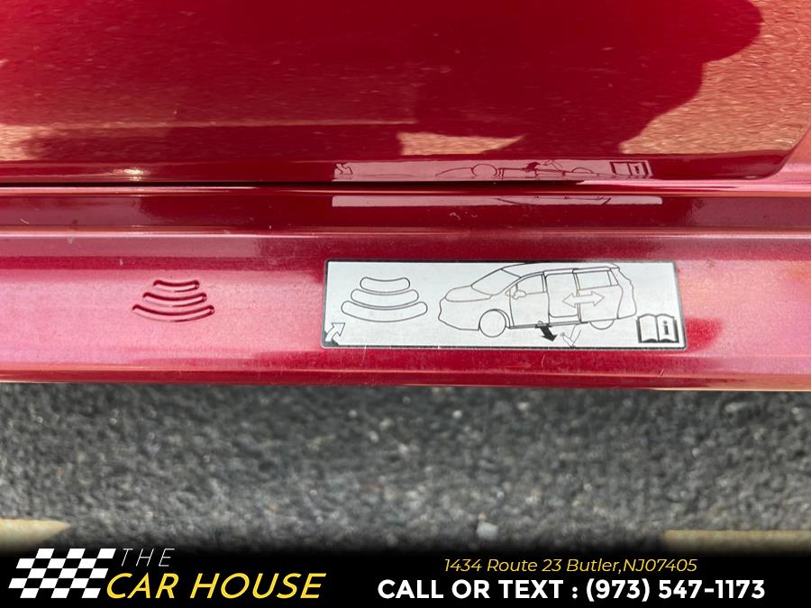 2023 Toyota Sienna XLE FWD 8-Passenger (Natl) photo
