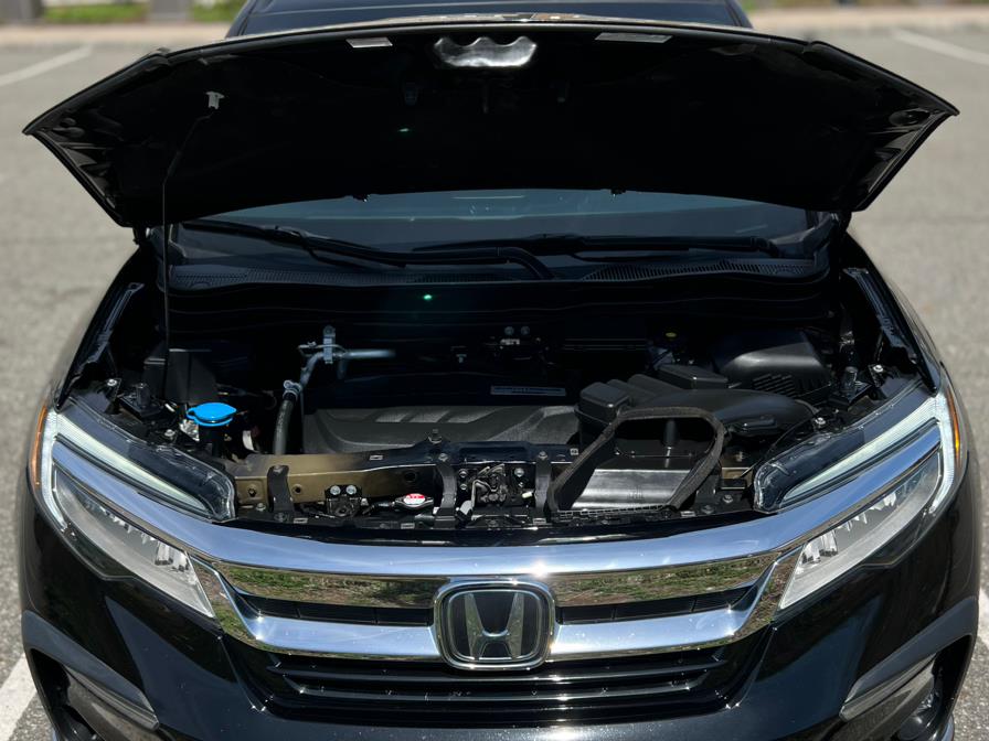 2020 Honda Pilot Touring 8-Passenger AWD photo