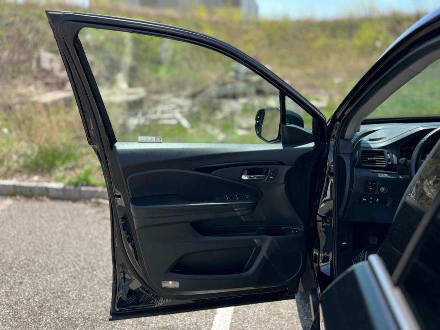 2020 Honda Pilot Touring 8-Passenger AWD photo