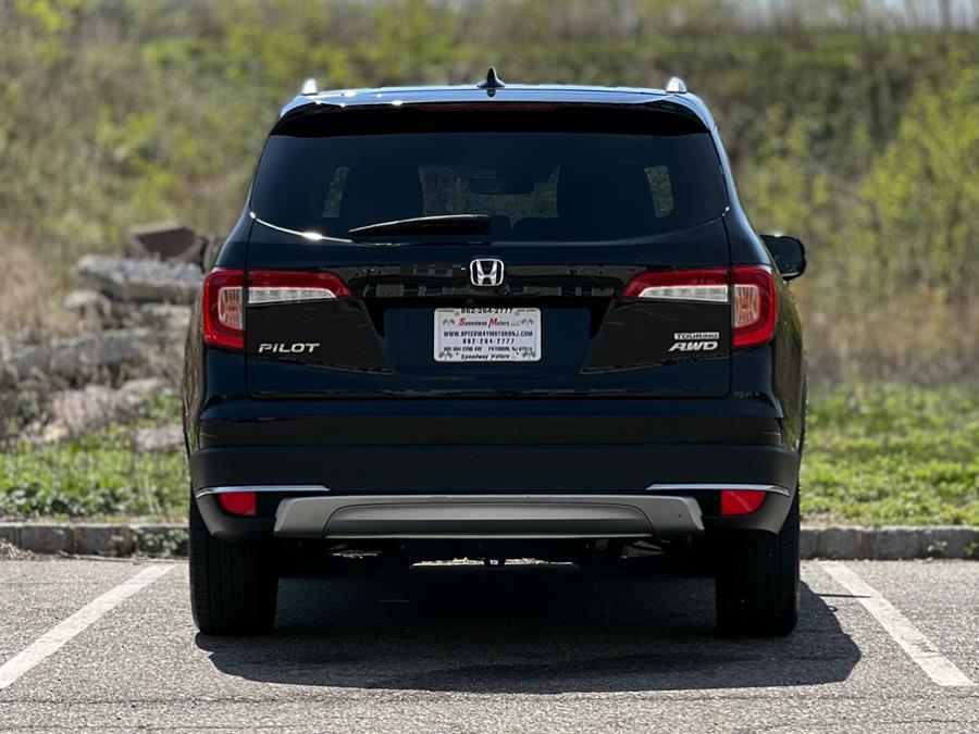 2020 Honda Pilot Touring 8-Passenger AWD photo