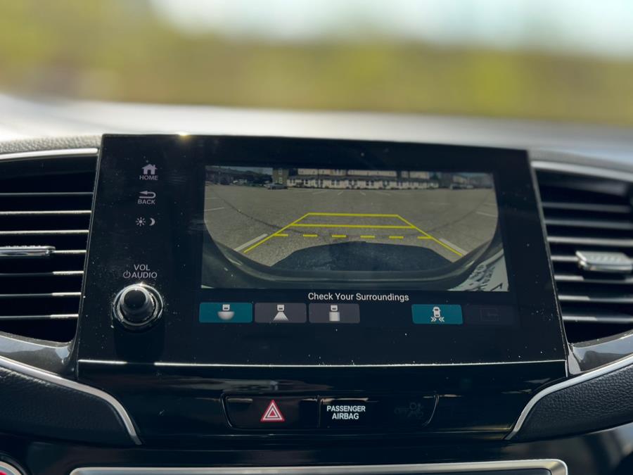 2020 Honda Pilot Touring 8-Passenger AWD photo