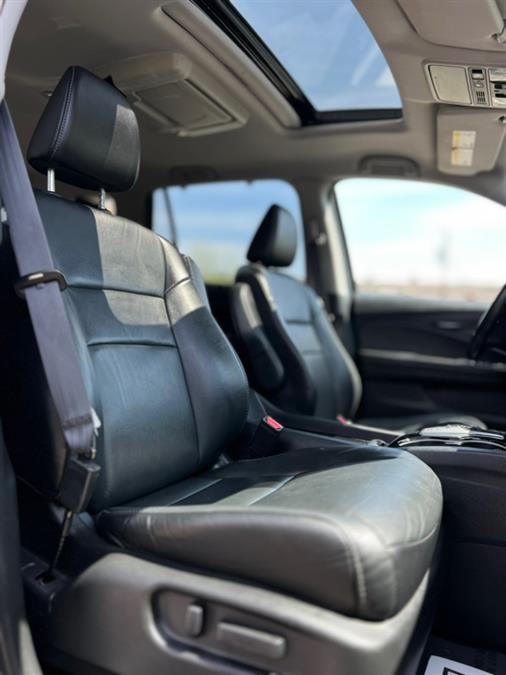 2020 Honda Pilot Touring 8-Passenger AWD photo