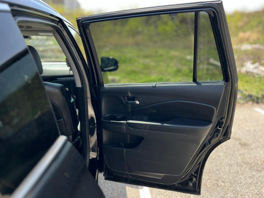 2020 Honda Pilot Touring 8-Passenger AWD photo