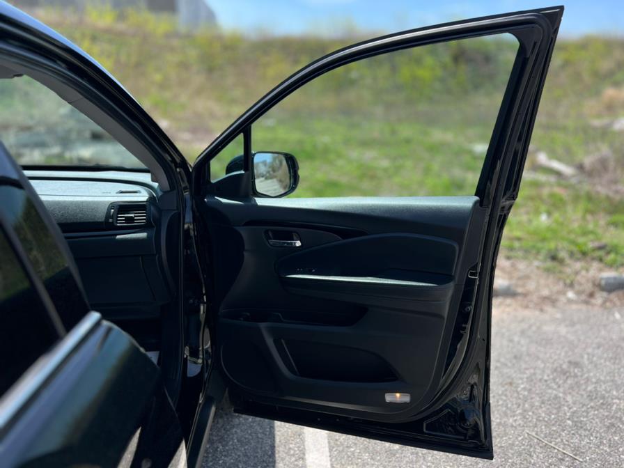 2020 Honda Pilot Touring 8-Passenger AWD photo