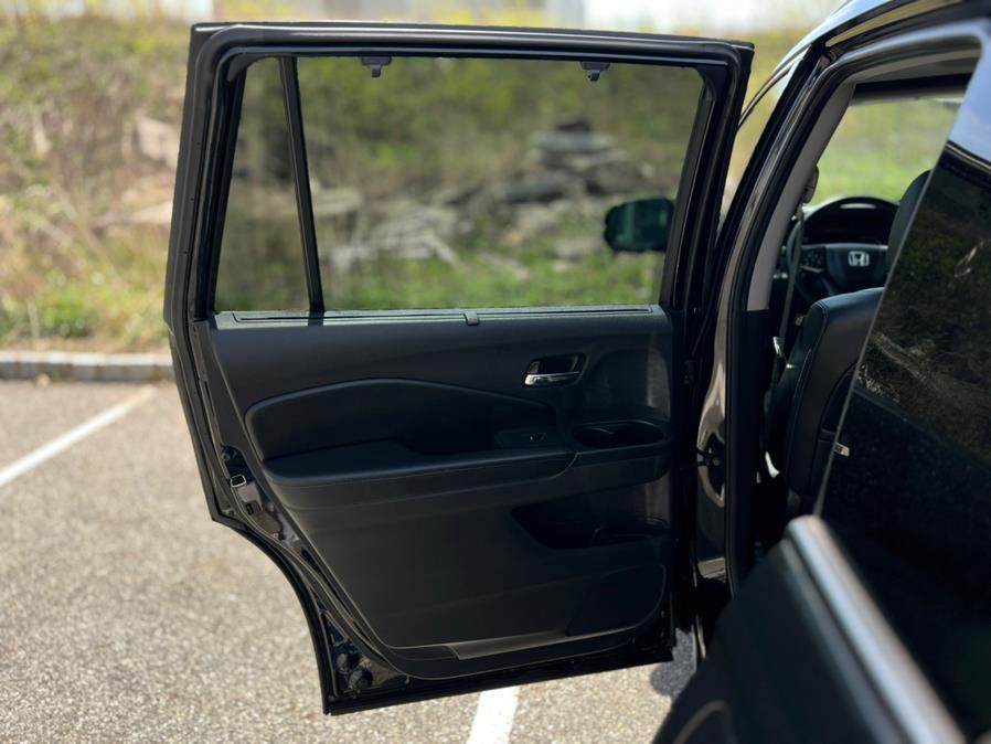 2020 Honda Pilot Touring 8-Passenger AWD photo