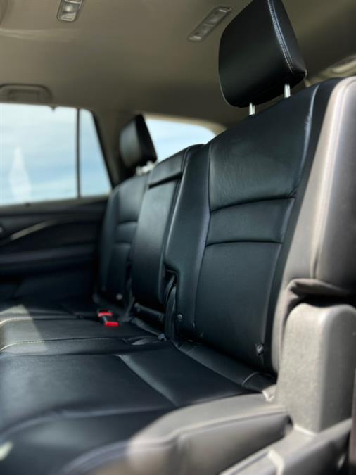 2020 Honda Pilot Touring 8-Passenger AWD photo