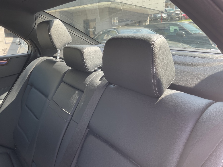 2015 Mercedes-Benz E-Class 4dr Sdn E 350 Luxury 4MATIC photo