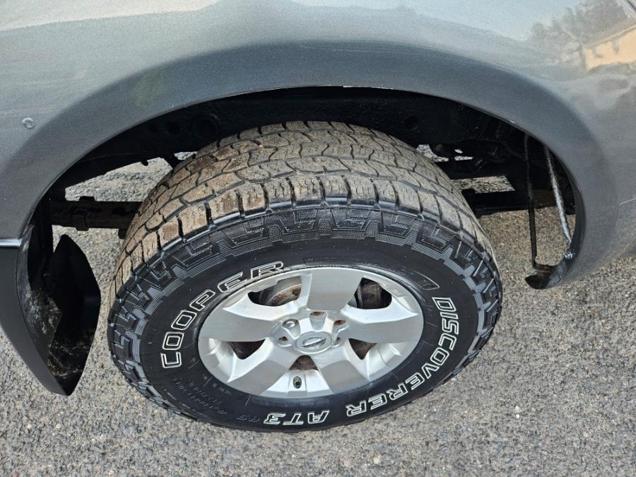 2009 Nissan Frontier LE photo