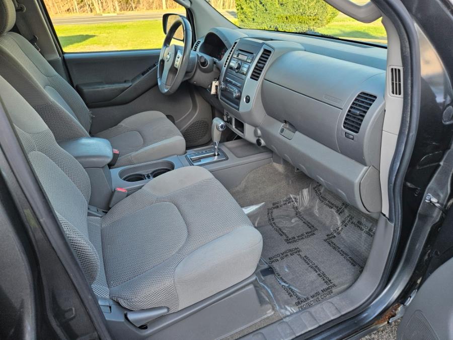 2009 Nissan Frontier LE photo