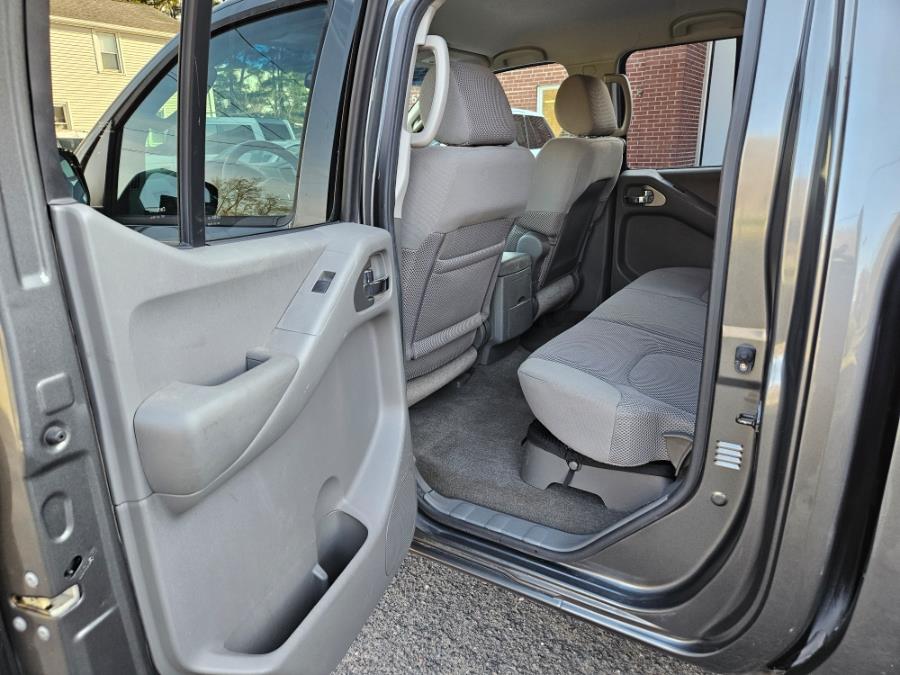 2009 Nissan Frontier LE photo